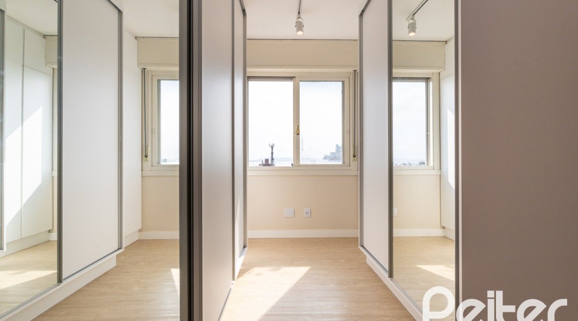 Cobertura à venda com 153m², 3 dormitórios, 1 suíte, 1 vaga, no bairro Tristeza em PORTO ALEGRE