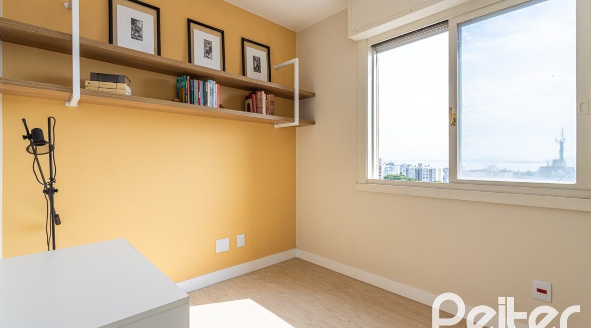 Cobertura à venda com 153m², 3 dormitórios, 1 suíte, 1 vaga, no bairro Tristeza em PORTO ALEGRE