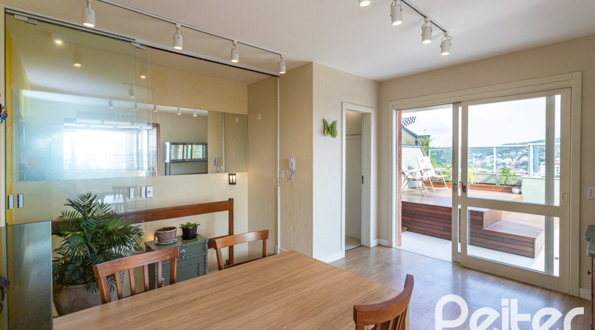 Cobertura à venda com 153m², 3 dormitórios, 1 suíte, 1 vaga, no bairro Tristeza em PORTO ALEGRE