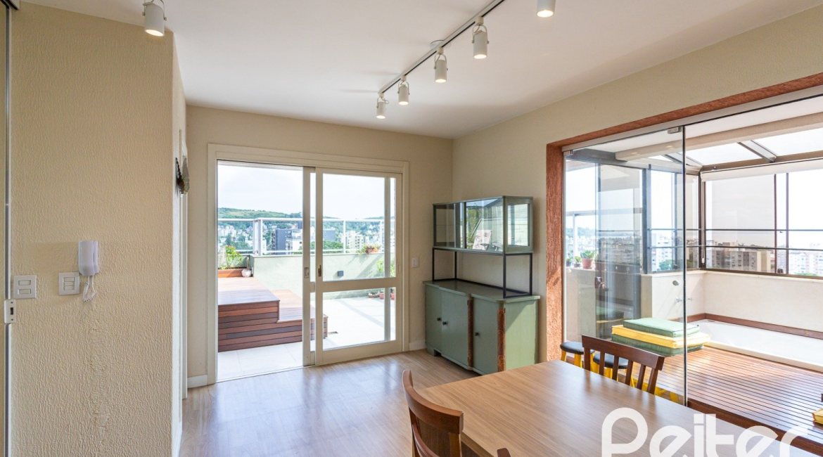 Cobertura à venda com 153m², 3 dormitórios, 1 suíte, 1 vaga, no bairro Tristeza em PORTO ALEGRE