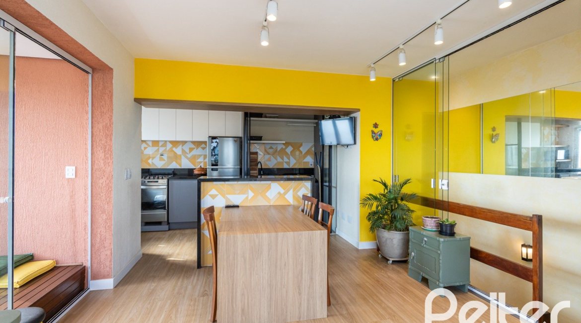 Cobertura à venda com 153m², 3 dormitórios, 1 suíte, 1 vaga, no bairro Tristeza em PORTO ALEGRE