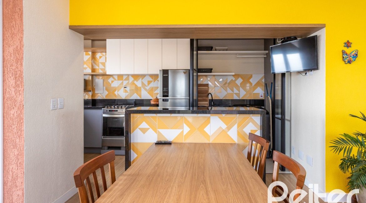 Cobertura à venda com 153m², 3 dormitórios, 1 suíte, 1 vaga, no bairro Tristeza em PORTO ALEGRE