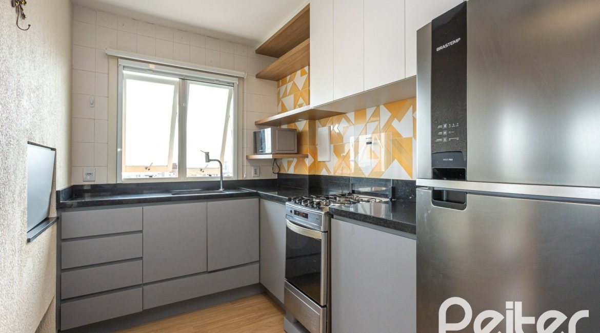 Cobertura à venda com 153m², 3 dormitórios, 1 suíte, 1 vaga, no bairro Tristeza em PORTO ALEGRE