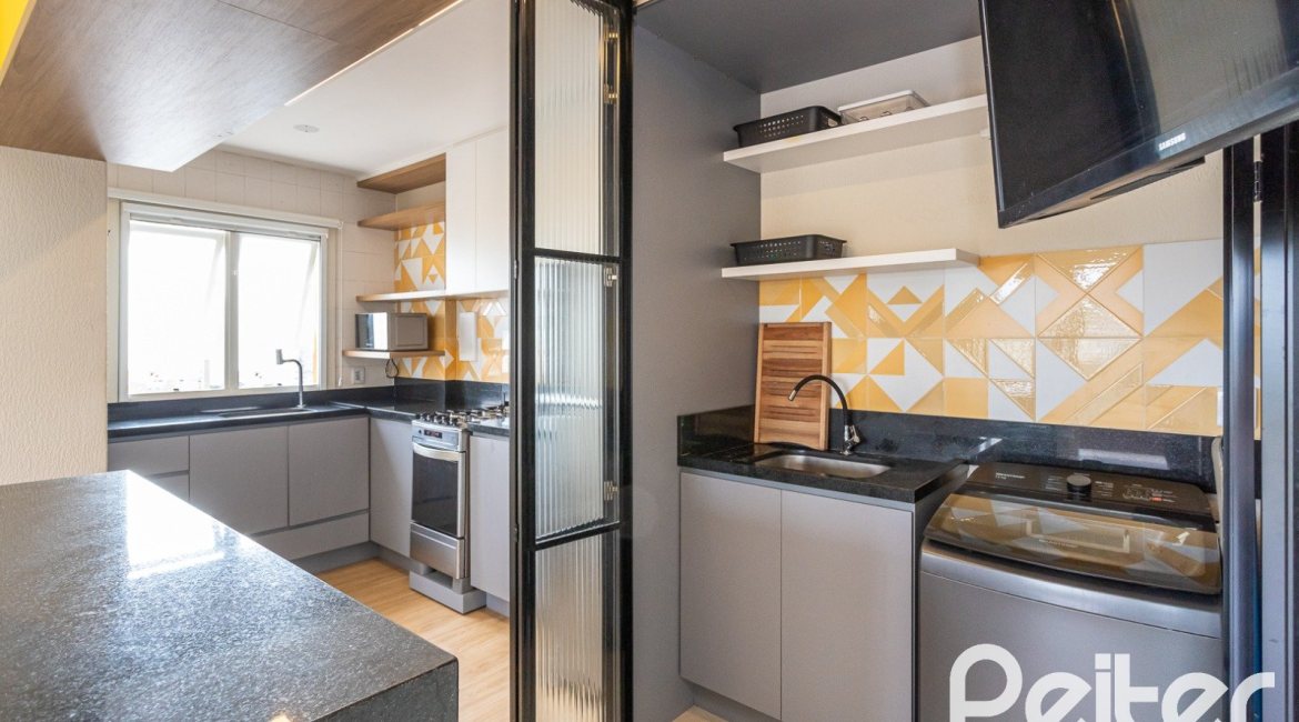 Cobertura à venda com 153m², 3 dormitórios, 1 suíte, 1 vaga, no bairro Tristeza em PORTO ALEGRE