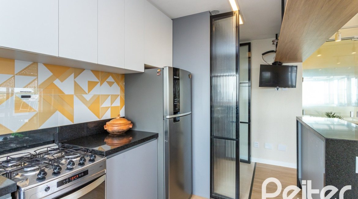 Cobertura à venda com 153m², 3 dormitórios, 1 suíte, 1 vaga, no bairro Tristeza em PORTO ALEGRE