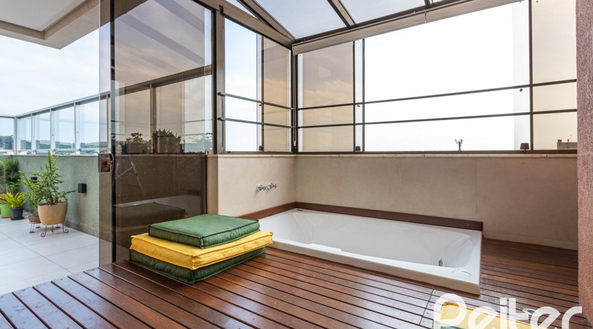 Cobertura à venda com 153m², 3 dormitórios, 1 suíte, 1 vaga, no bairro Tristeza em PORTO ALEGRE