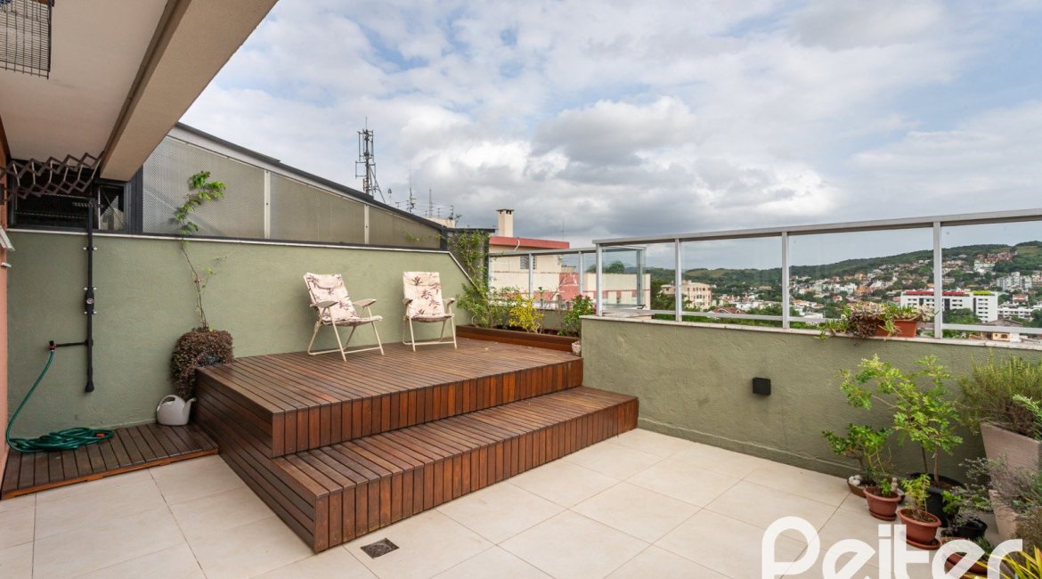 Cobertura à venda com 153m², 3 dormitórios, 1 suíte, 1 vaga, no bairro Tristeza em PORTO ALEGRE