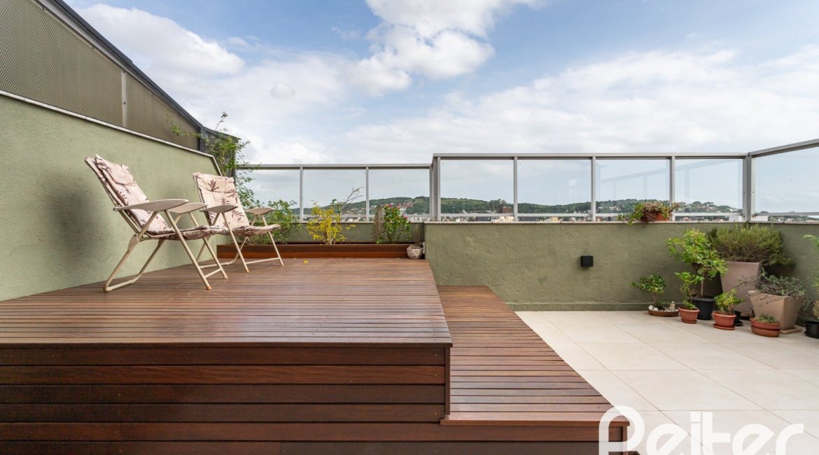 Cobertura à venda com 153m², 3 dormitórios, 1 suíte, 1 vaga, no bairro Tristeza em PORTO ALEGRE