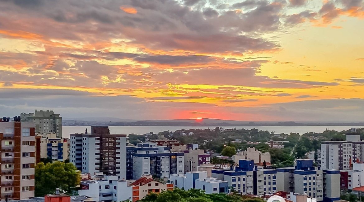 Cobertura à venda com 153m², 3 dormitórios, 1 suíte, 1 vaga, no bairro Tristeza em PORTO ALEGRE