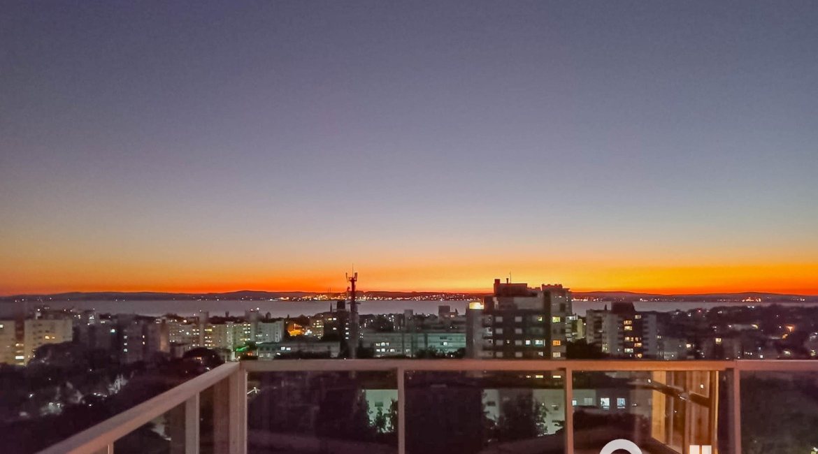 Cobertura à venda com 153m², 3 dormitórios, 1 suíte, 1 vaga, no bairro Tristeza em PORTO ALEGRE