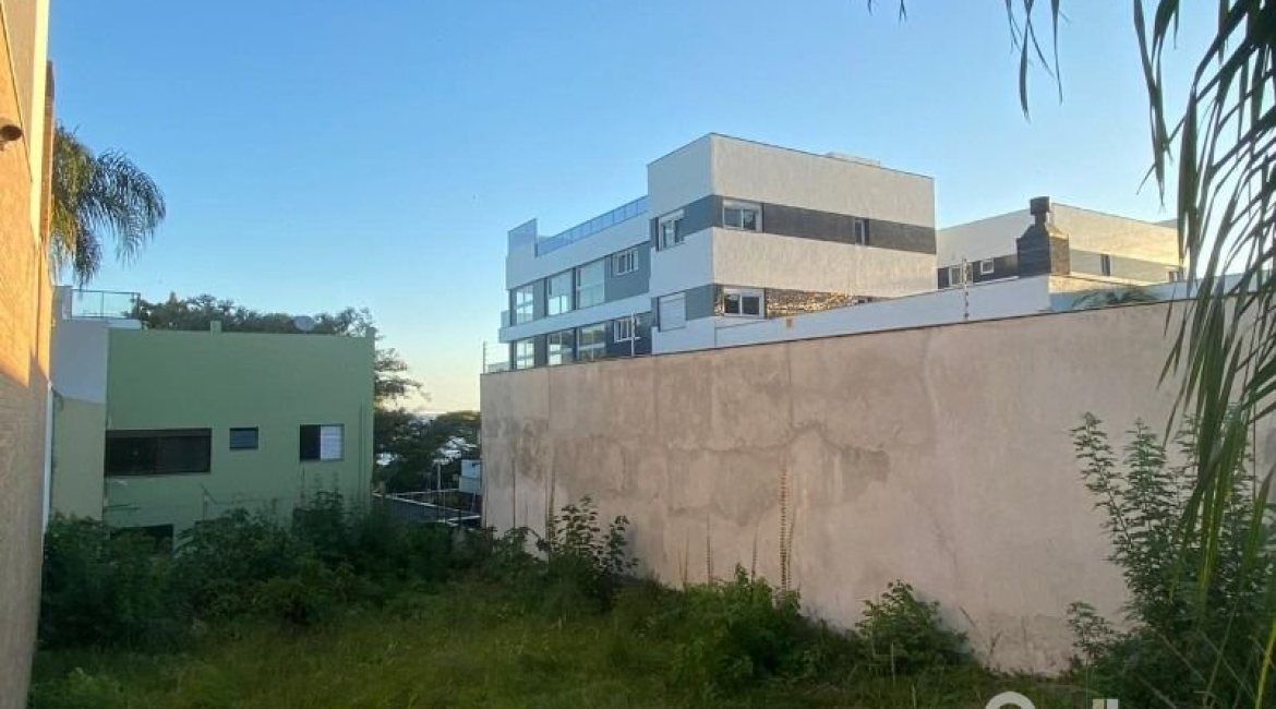 Terreno à venda, no bairro Vila Assunção em Porto Alegre