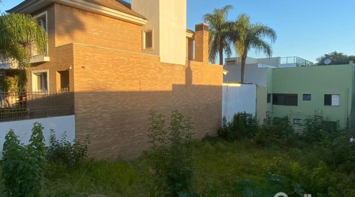 Terreno à venda, no bairro Vila Assunção em Porto Alegre