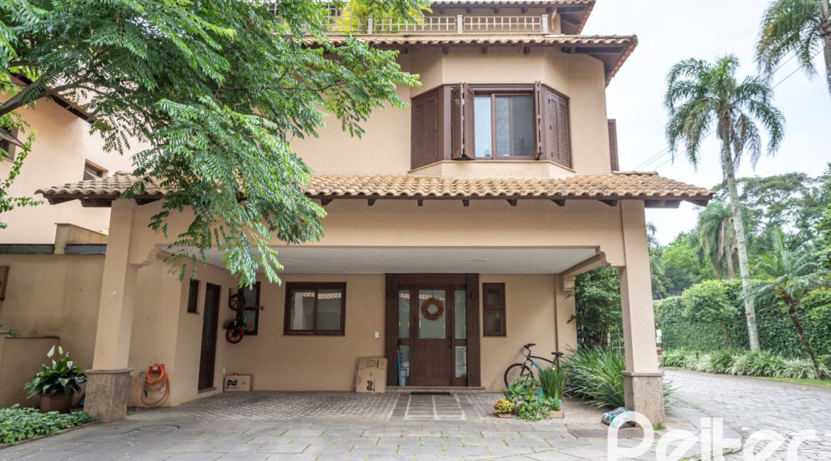 Casa em Condomínio à venda com 339m², 3 dormitórios, 1 suíte, 3 vagas, no bairro Tristeza em PORTO ALEGRE