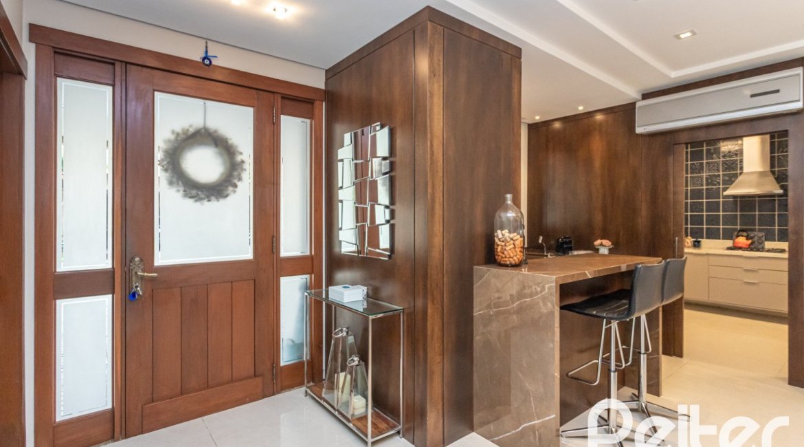 Casa em Condomínio à venda com 339m², 3 dormitórios, 1 suíte, 3 vagas, no bairro Tristeza em PORTO ALEGRE