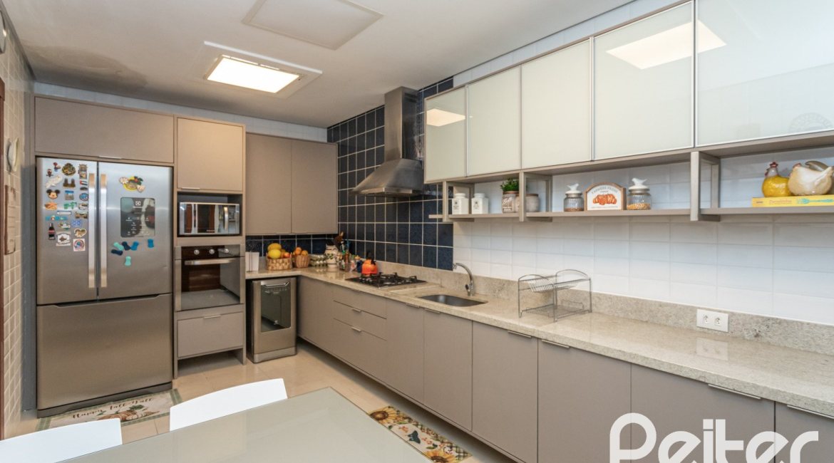 Casa em Condomínio à venda com 339m², 3 dormitórios, 1 suíte, 3 vagas, no bairro Tristeza em PORTO ALEGRE