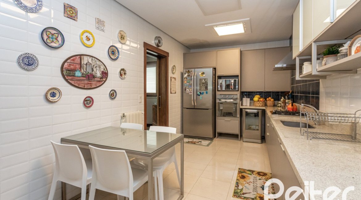 Casa em Condomínio à venda com 339m², 3 dormitórios, 1 suíte, 3 vagas, no bairro Tristeza em PORTO ALEGRE