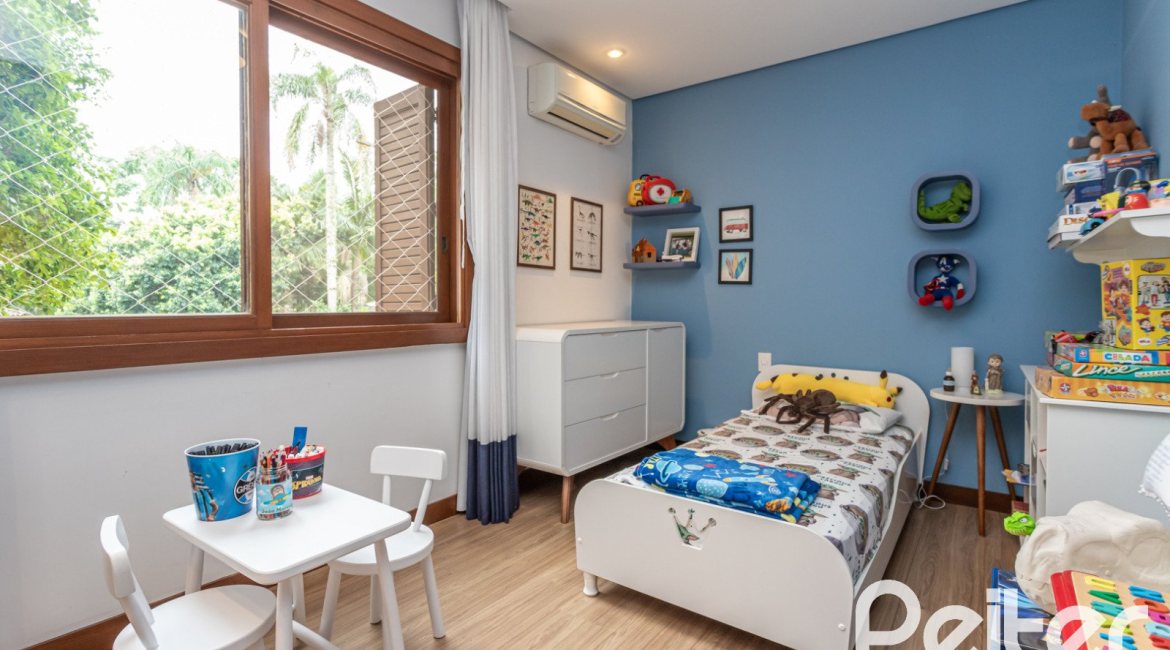 Casa em Condomínio à venda com 339m², 3 dormitórios, 1 suíte, 3 vagas, no bairro Tristeza em PORTO ALEGRE