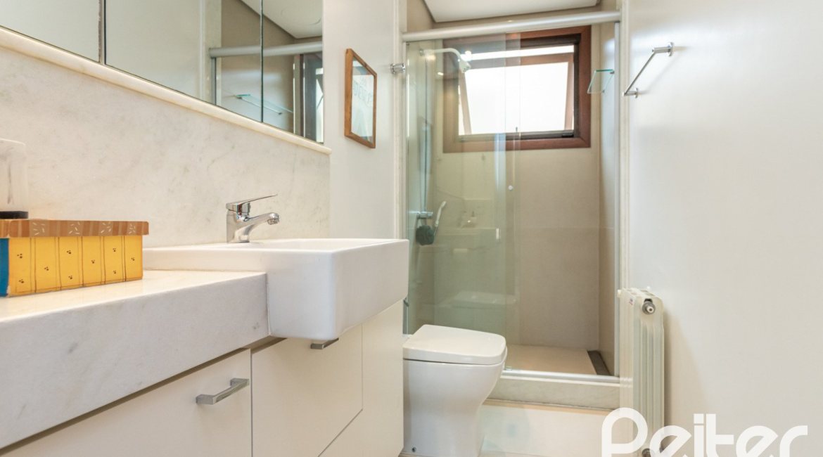 Casa em Condomínio à venda com 339m², 3 dormitórios, 1 suíte, 3 vagas, no bairro Tristeza em PORTO ALEGRE