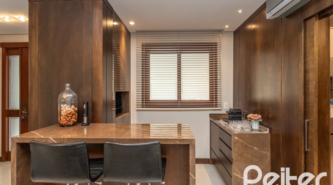 Casa em Condomínio à venda com 339m², 3 dormitórios, 1 suíte, 3 vagas, no bairro Tristeza em PORTO ALEGRE