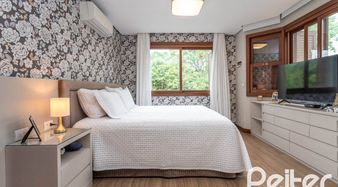 Casa em Condomínio à venda com 339m², 3 dormitórios, 1 suíte, 3 vagas, no bairro Tristeza em PORTO ALEGRE