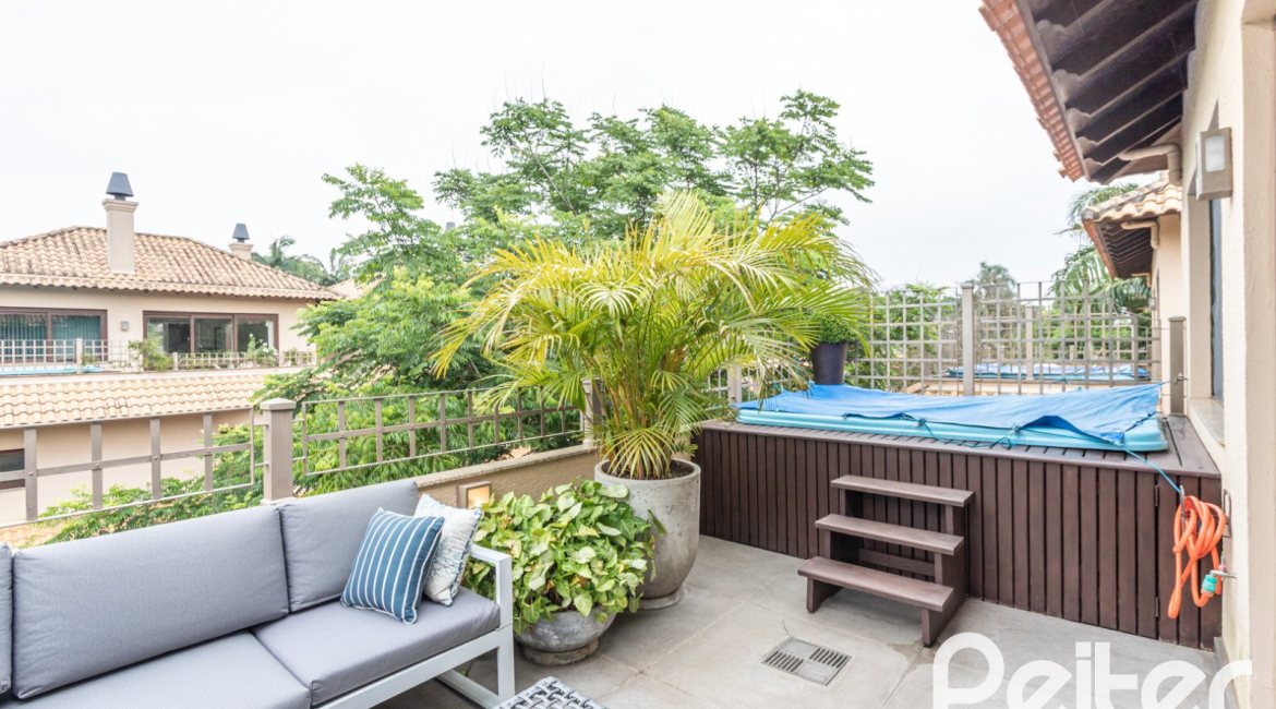 Casa em Condomínio à venda com 339m², 3 dormitórios, 1 suíte, 3 vagas, no bairro Tristeza em PORTO ALEGRE