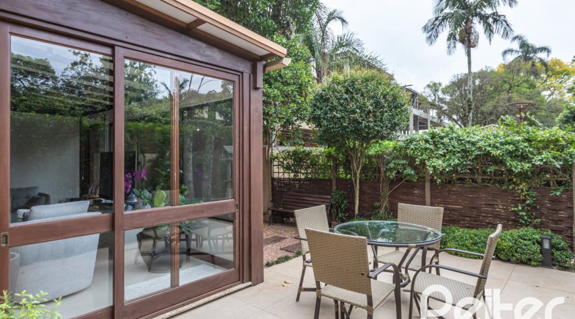 Casa em Condomínio à venda com 339m², 3 dormitórios, 1 suíte, 3 vagas, no bairro Tristeza em PORTO ALEGRE