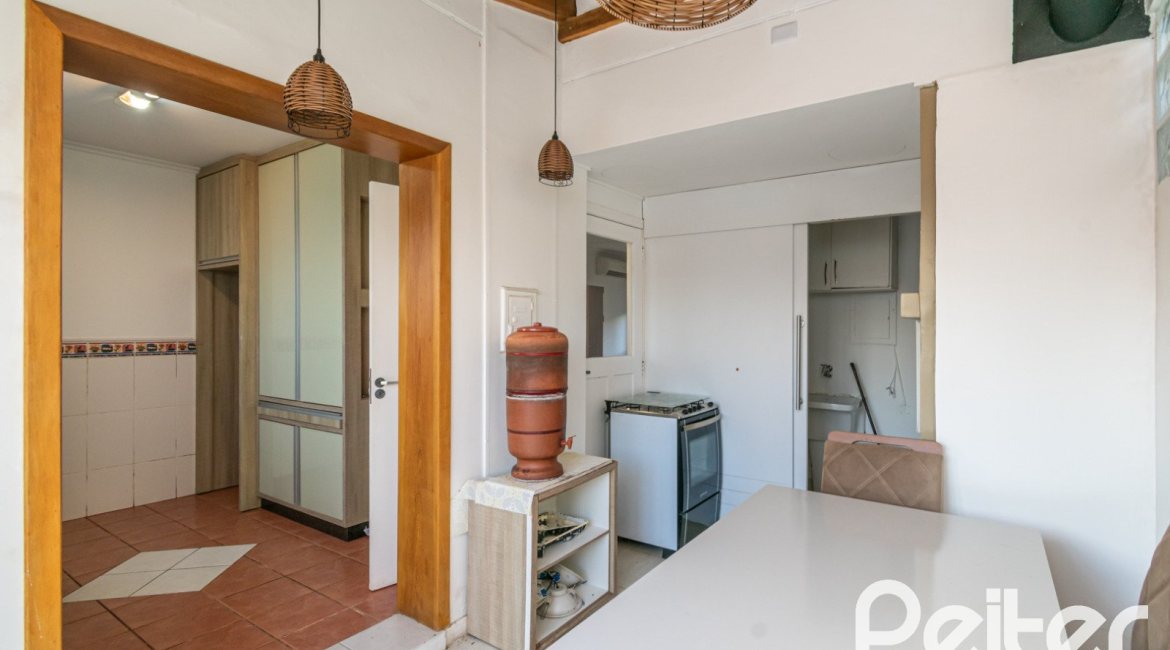 Casa em Condomínio à venda com 118m², 3 dormitórios, 1 suíte, 2 vagas, no bairro Cristal em Porto Alegre