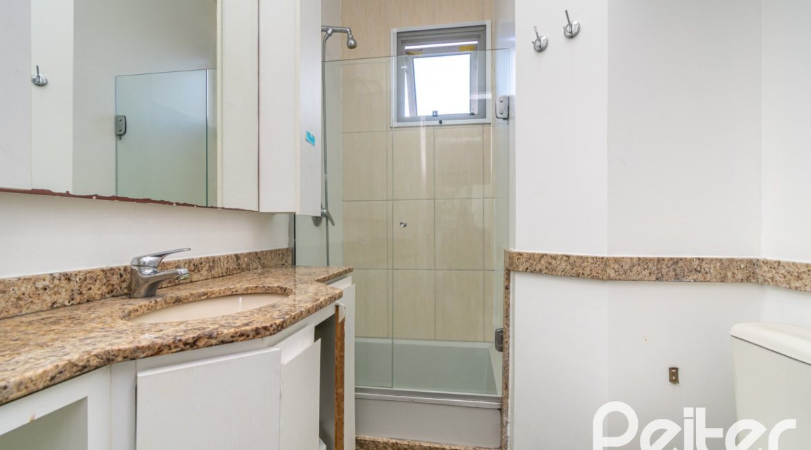 Casa em Condomínio à venda com 118m², 3 dormitórios, 1 suíte, 2 vagas, no bairro Cristal em Porto Alegre