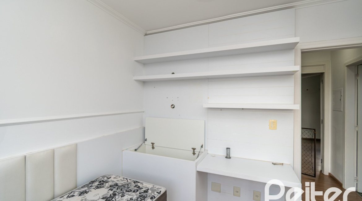 Casa em Condomínio à venda com 118m², 3 dormitórios, 1 suíte, 2 vagas, no bairro Cristal em Porto Alegre