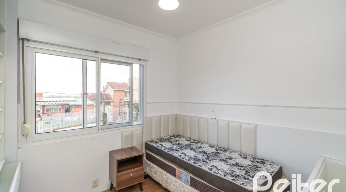 Casa em Condomínio à venda com 118m², 3 dormitórios, 1 suíte, 2 vagas, no bairro Cristal em Porto Alegre