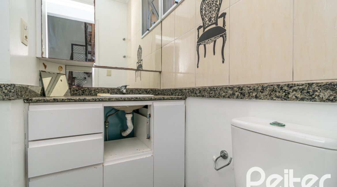 Casa em Condomínio à venda com 118m², 3 dormitórios, 1 suíte, 2 vagas, no bairro Cristal em Porto Alegre