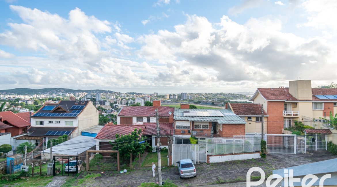 Casa em Condomínio à venda com 118m², 3 dormitórios, 1 suíte, 2 vagas, no bairro Cristal em Porto Alegre