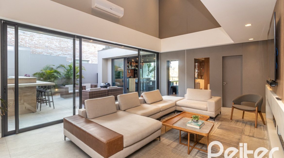 Casa em Condomínio à venda com 411m², 4 dormitórios, 4 suítes, 6 vagas, no bairro Alphaville em PORTO ALEGRE