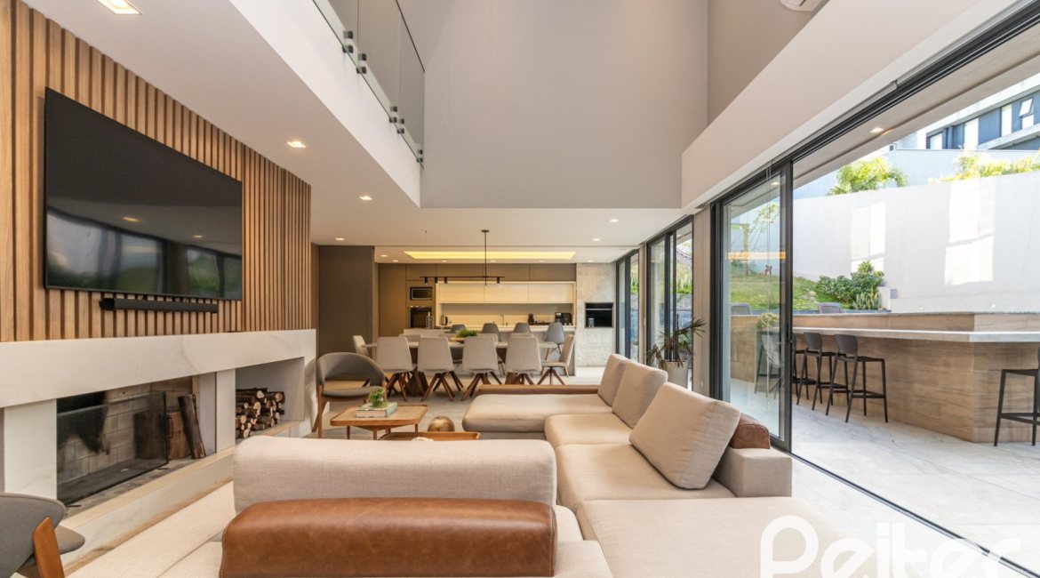 Casa em Condomínio à venda com 411m², 4 dormitórios, 4 suítes, 6 vagas, no bairro Alphaville em PORTO ALEGRE