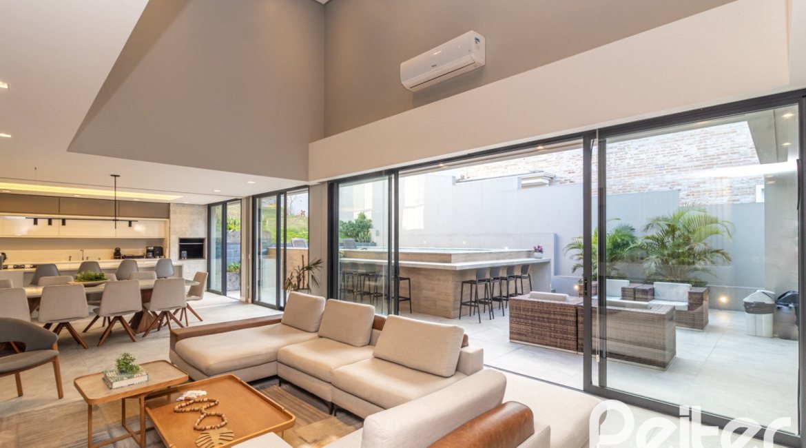 Casa em Condomínio à venda com 411m², 4 dormitórios, 4 suítes, 6 vagas, no bairro Alphaville em PORTO ALEGRE