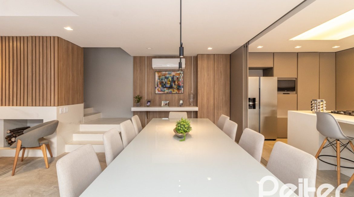 Casa em Condomínio à venda com 411m², 4 dormitórios, 4 suítes, 6 vagas, no bairro Alphaville em PORTO ALEGRE