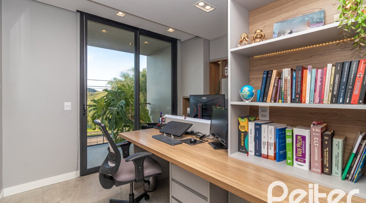 Casa em Condomínio à venda com 411m², 4 dormitórios, 4 suítes, 6 vagas, no bairro Alphaville em PORTO ALEGRE