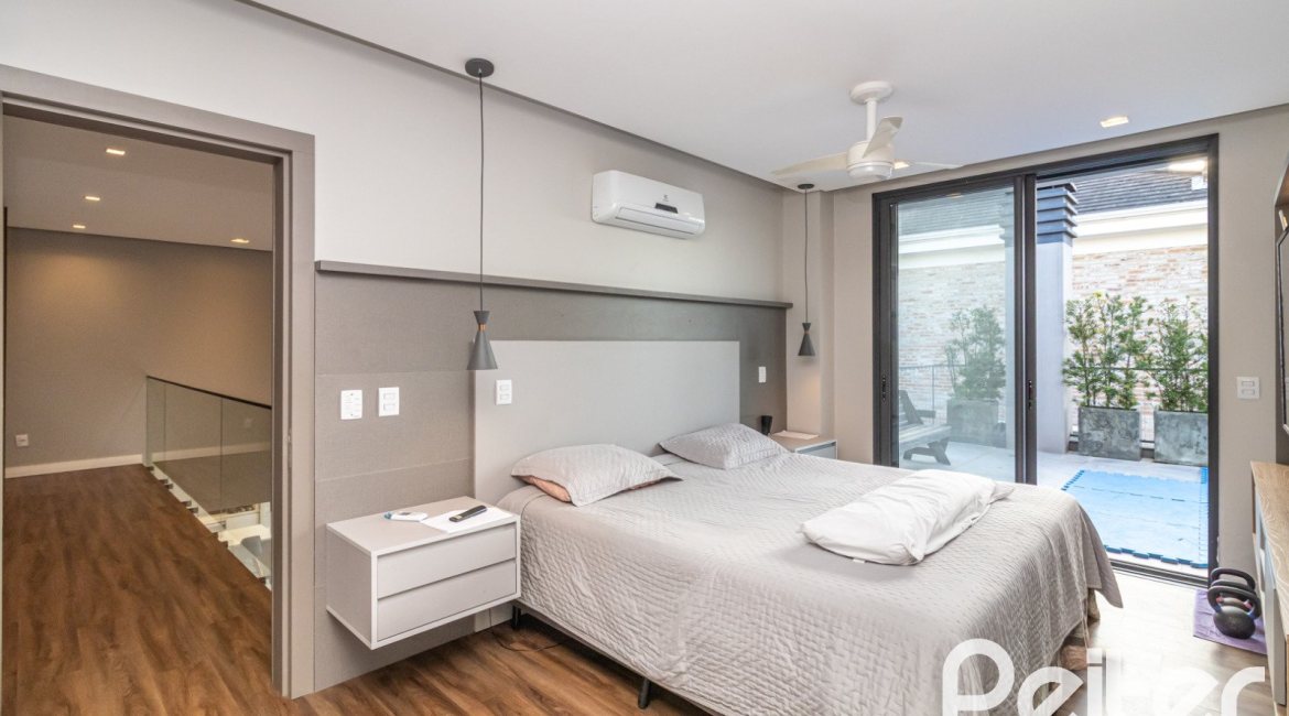 Casa em Condomínio à venda com 411m², 4 dormitórios, 4 suítes, 6 vagas, no bairro Alphaville em PORTO ALEGRE