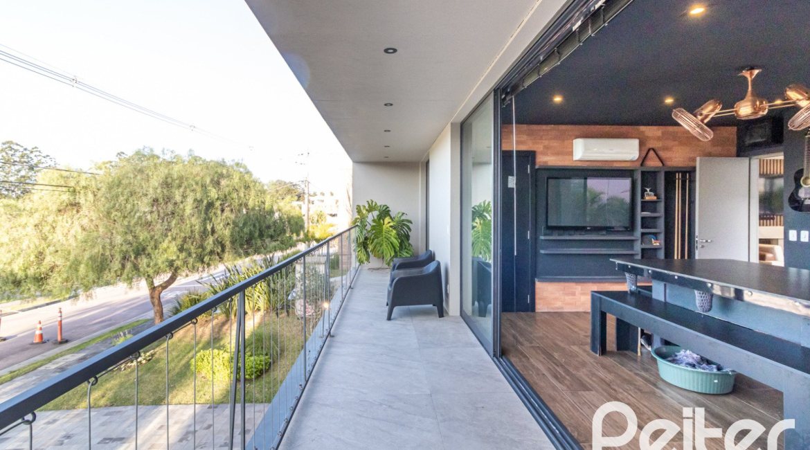 Casa em Condomínio à venda com 411m², 4 dormitórios, 4 suítes, 6 vagas, no bairro Alphaville em PORTO ALEGRE