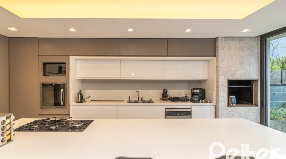 Casa em Condomínio à venda com 411m², 4 dormitórios, 4 suítes, 6 vagas, no bairro Alphaville em PORTO ALEGRE