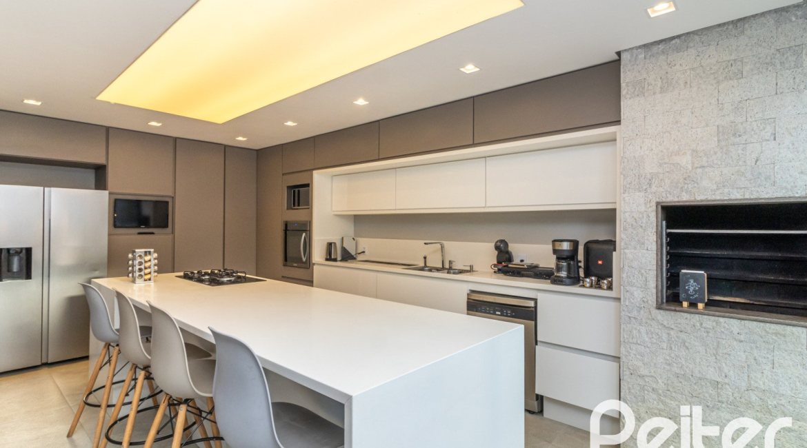 Casa em Condomínio à venda com 411m², 4 dormitórios, 4 suítes, 6 vagas, no bairro Alphaville em PORTO ALEGRE