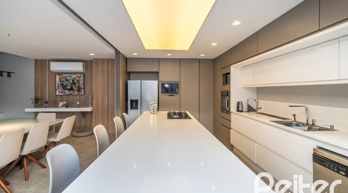 Casa em Condomínio à venda com 411m², 4 dormitórios, 4 suítes, 6 vagas, no bairro Alphaville em PORTO ALEGRE