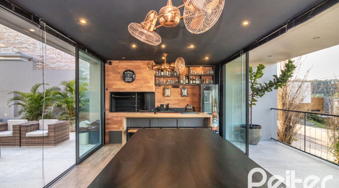 Casa em Condomínio à venda com 411m², 4 dormitórios, 4 suítes, 6 vagas, no bairro Alphaville em PORTO ALEGRE