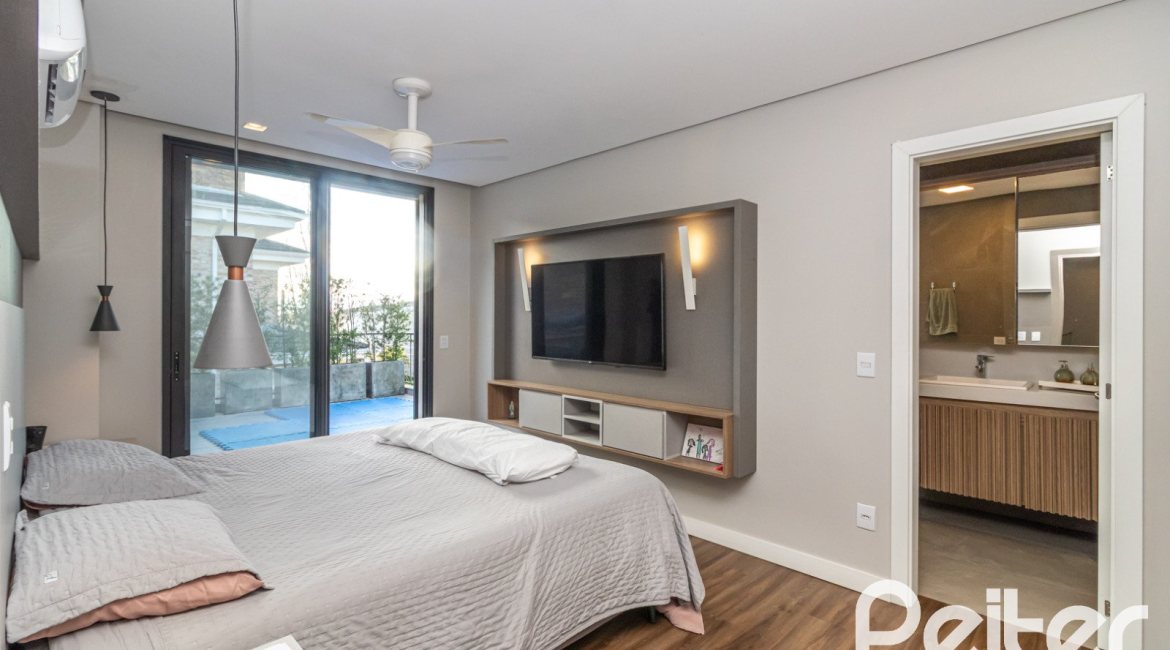 Casa em Condomínio à venda com 411m², 4 dormitórios, 4 suítes, 6 vagas, no bairro Alphaville em PORTO ALEGRE