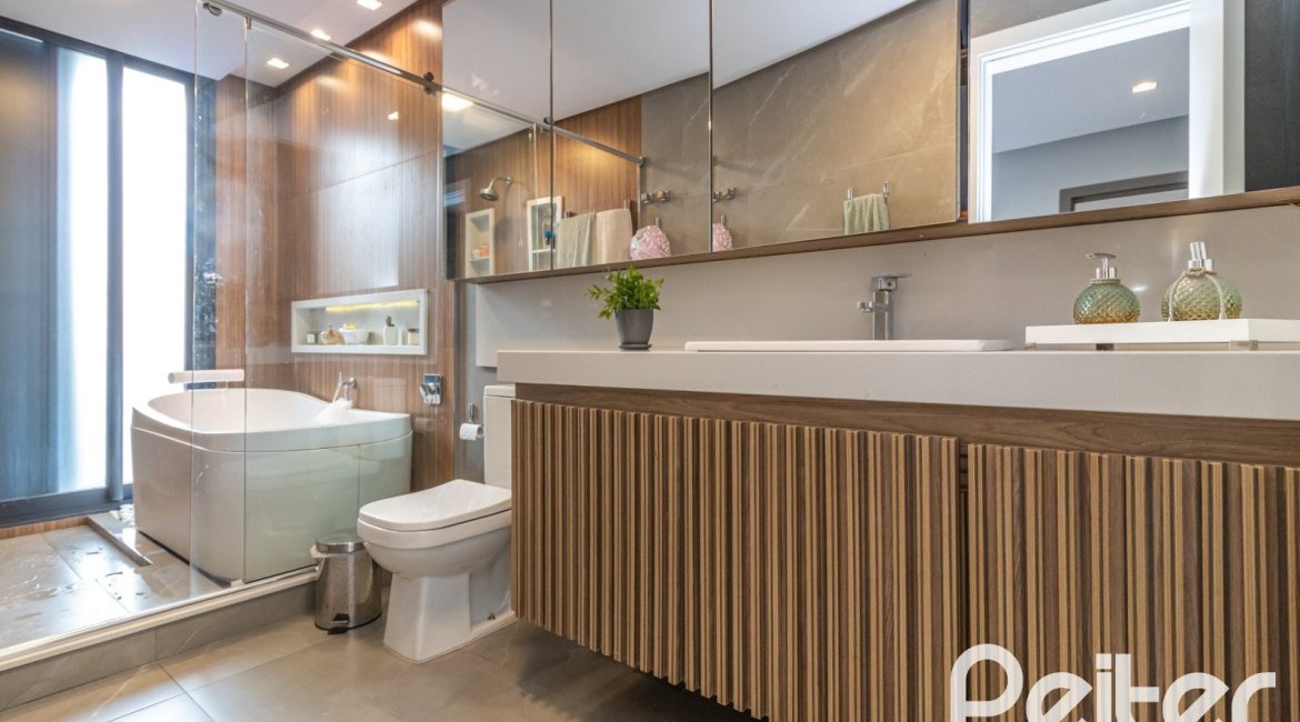 Casa em Condomínio à venda com 411m², 4 dormitórios, 4 suítes, 6 vagas, no bairro Alphaville em PORTO ALEGRE