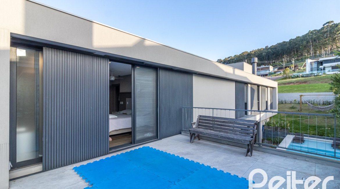 Casa em Condomínio à venda com 411m², 4 dormitórios, 4 suítes, 6 vagas, no bairro Alphaville em PORTO ALEGRE