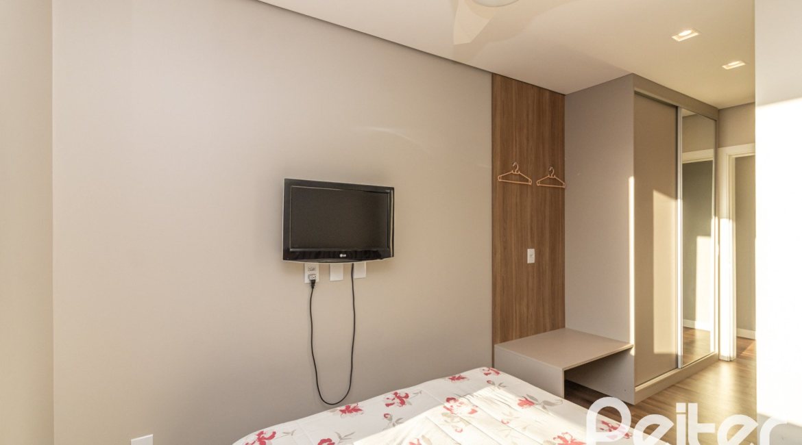 Casa em Condomínio à venda com 411m², 4 dormitórios, 4 suítes, 6 vagas, no bairro Alphaville em PORTO ALEGRE