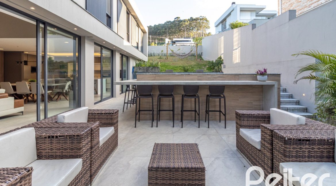 Casa em Condomínio à venda com 411m², 4 dormitórios, 4 suítes, 6 vagas, no bairro Alphaville em PORTO ALEGRE