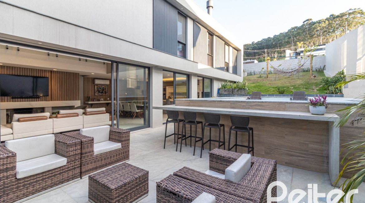 Casa em Condomínio à venda com 411m², 4 dormitórios, 4 suítes, 6 vagas, no bairro Alphaville em PORTO ALEGRE