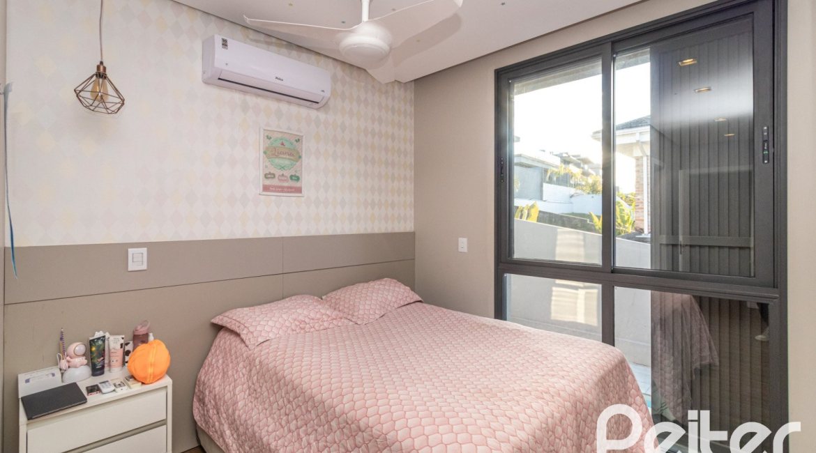 Casa em Condomínio à venda com 411m², 4 dormitórios, 4 suítes, 6 vagas, no bairro Alphaville em PORTO ALEGRE